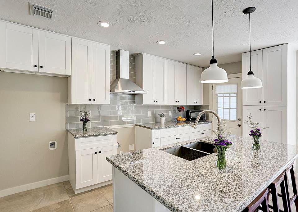 1st image of 5939 Darkwood Dr
