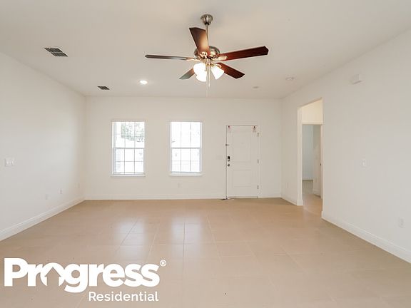 3rd image of 634 Robin Ln