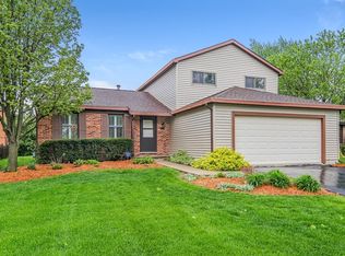 1061 Valley View Dr, Downers Grove, IL 60516