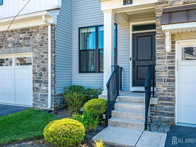14 Hyacinth Ln — Photo 3