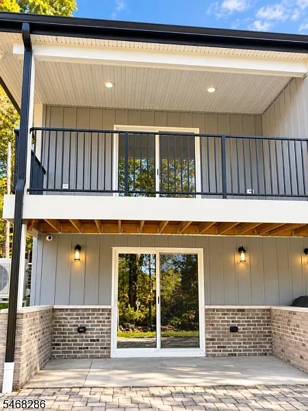 2 bed, 1.0 bath, $2,200 — Photo 1