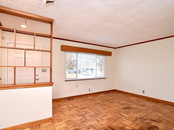 4th image of 4126 Ashgrove Dr
