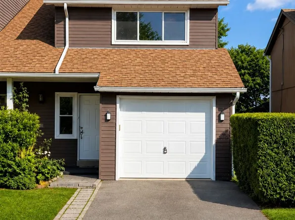 2185 Fairchild Blvd #23, Burlington, ON L7P 3P6
