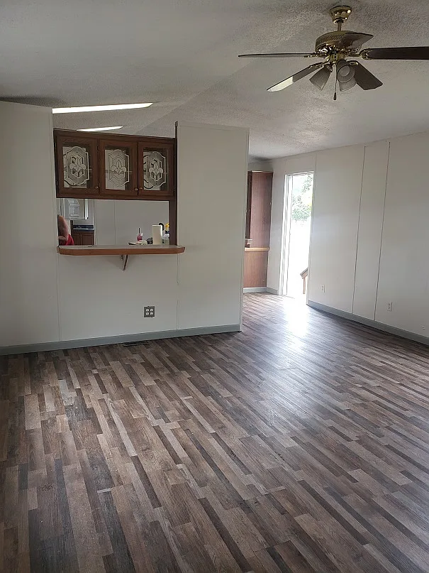 Updated 3 brm 2 bath mobile home — Photo 3