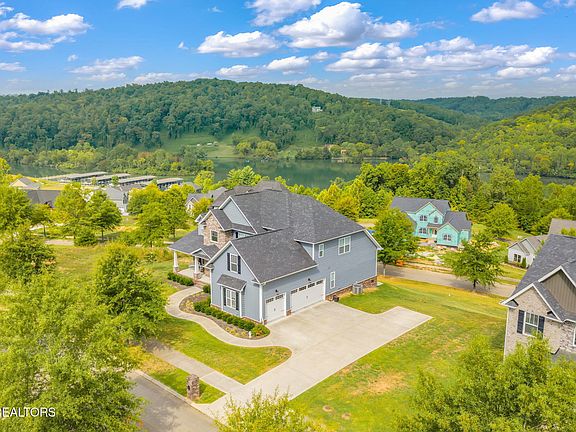 5th image of 113 Sweetberry St