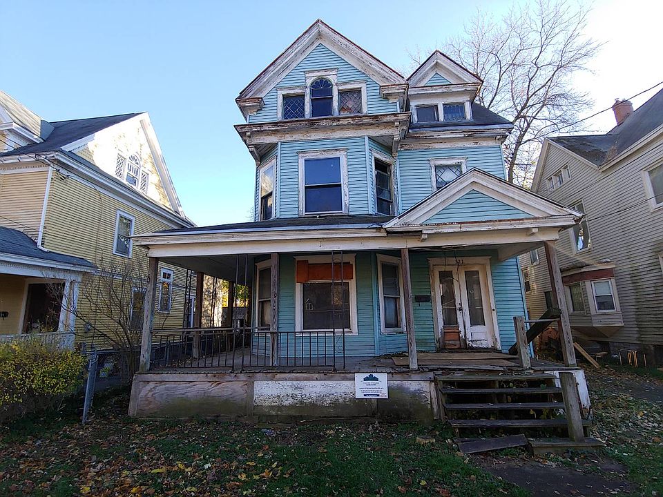 1st image of 121 W Borden Ave
