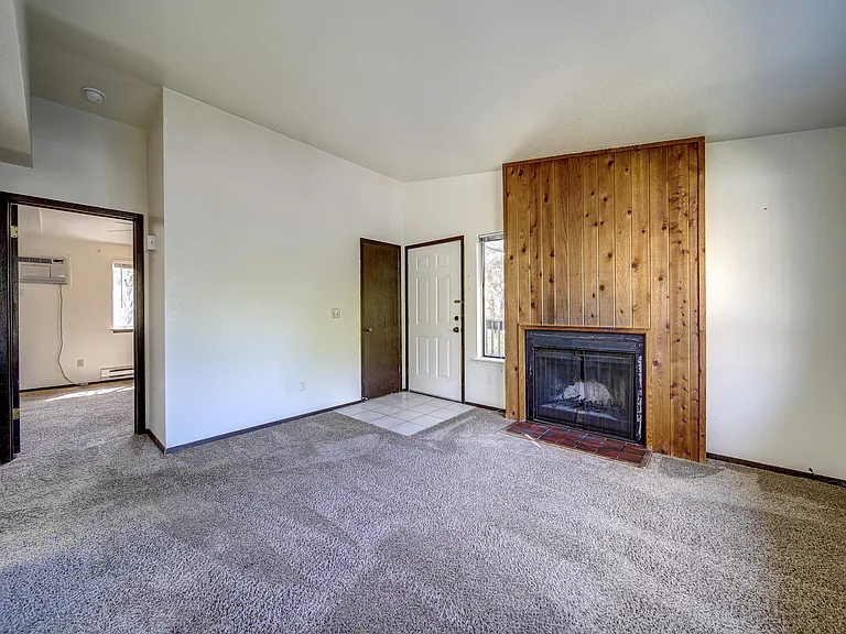 821 W Resseguie St #1 — Photo 26
