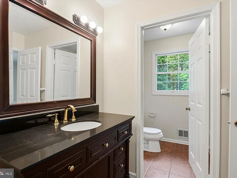9708 Locust Hill Dr — Photo 39