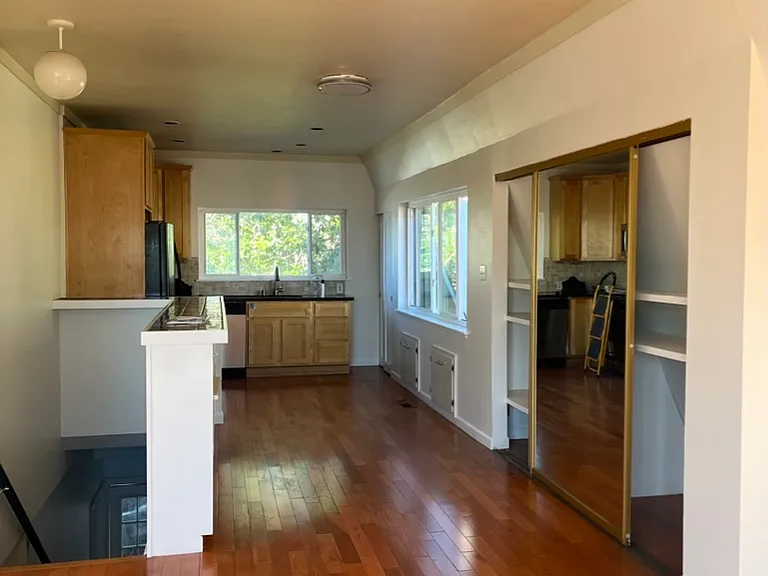 1150 James Pl #2 — Photo 3
