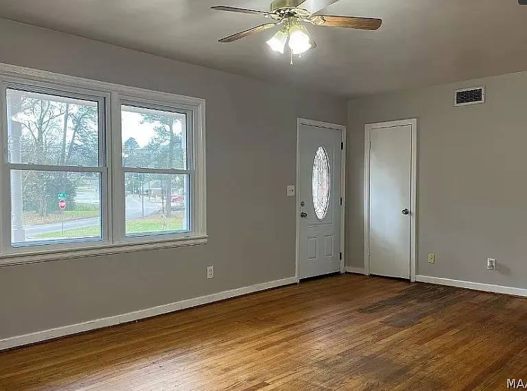 702 Cliff Rd — Photo 3