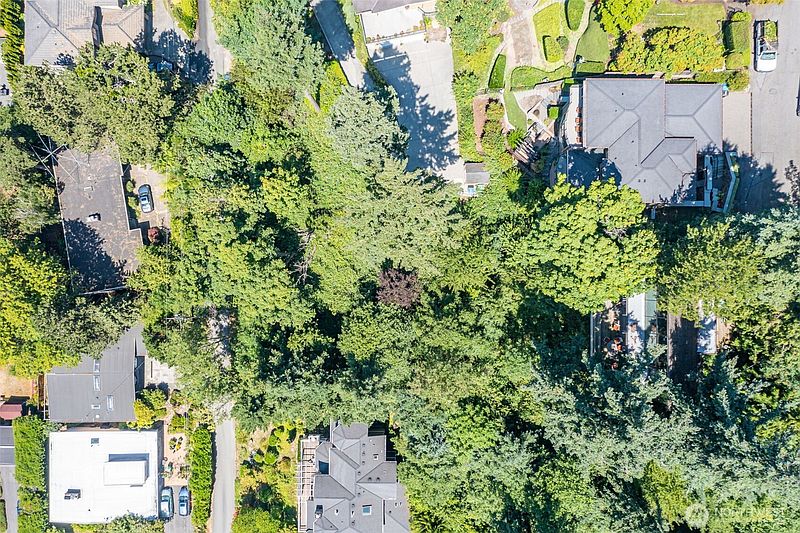 2nd image of 28 XX 68th Avenue SE