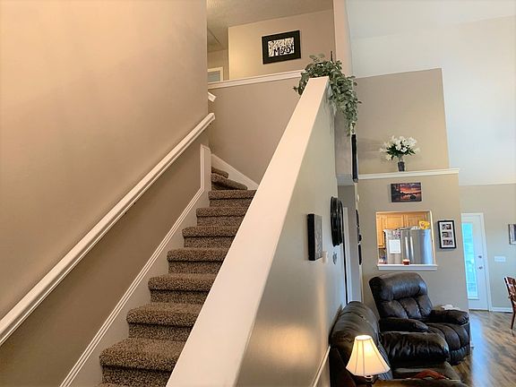 3rd image of 208 Mac Beth Ln