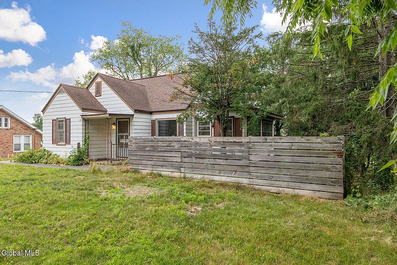 4th image of 15 Mather Avenue