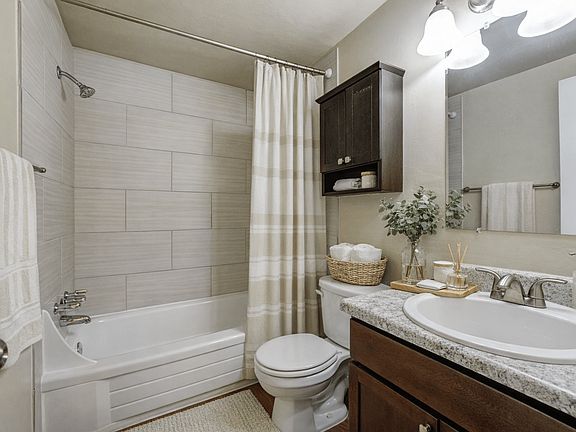 3rd image of 1363 Pierce St #3422544