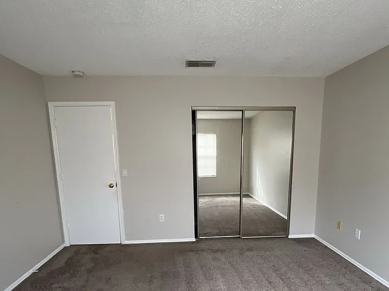 319 Oak Track Dr — Photo 16