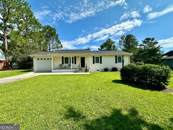 1740 Meadowood Dr, Waycross, GA 31503