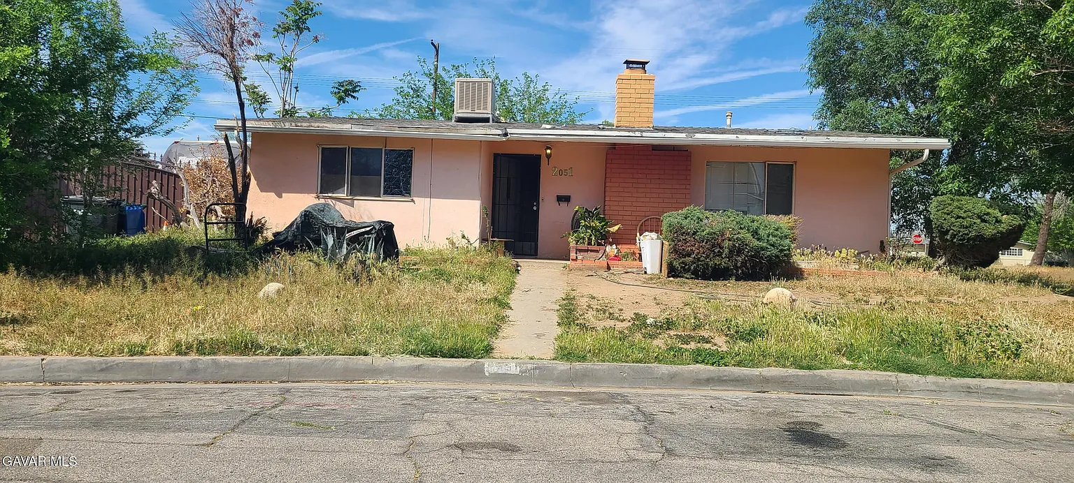 2051 Sweetbrier St photo 1