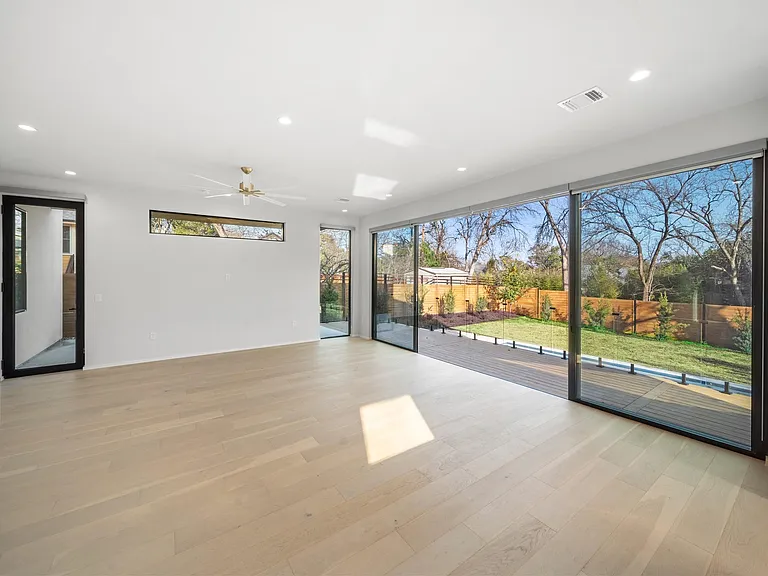 2107 Brackenridge St #B — Photo 13