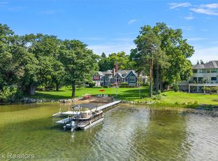 4875 Old Orchard Trl, Orchard Lake, MI 48324
