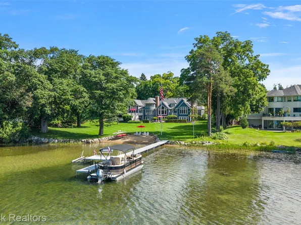 4875 Old Orchard Trl, Orchard Lake, MI 48324