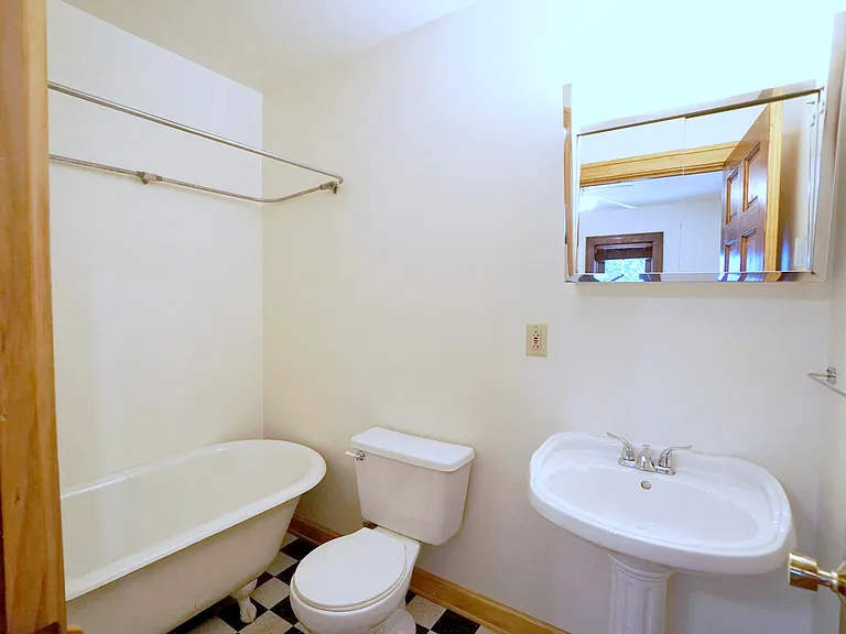 225 Place Apartments — Photo 11