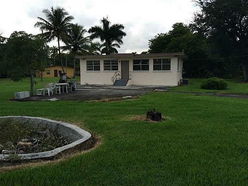1st image of 290 NE 158th St #290