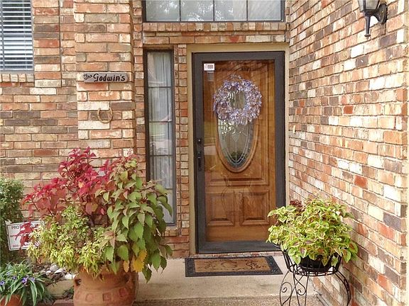 3rd image of 8814 Greenwood Trl