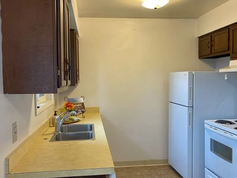 410 N 19th Ave — Photo 3