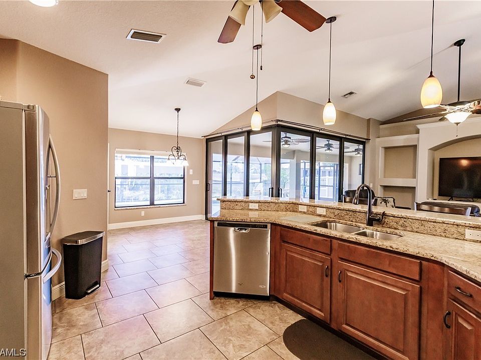 1st image of 710 SE 8th Pl