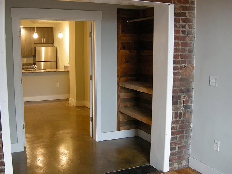 119 W Broad St #404 — Photo 9