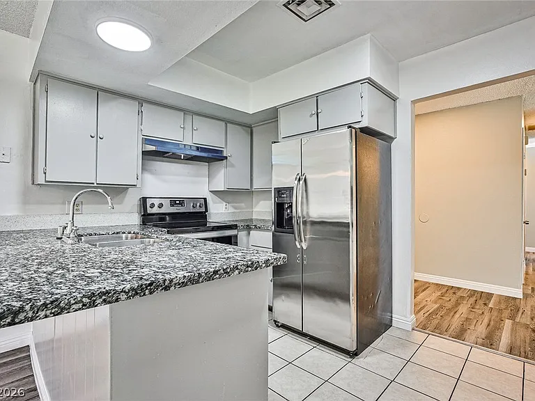 1320 Robin St — Photo 9
