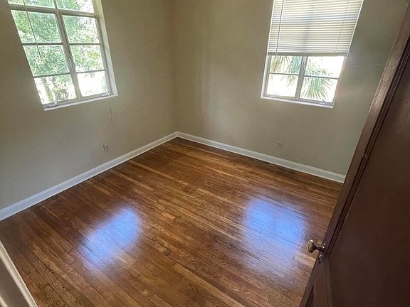 4th image of 3121 Belden St #4
