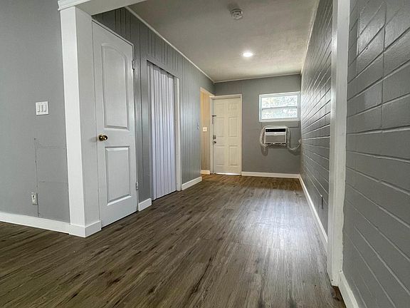 3rd image of 113 NE Madison Cir N APT 3