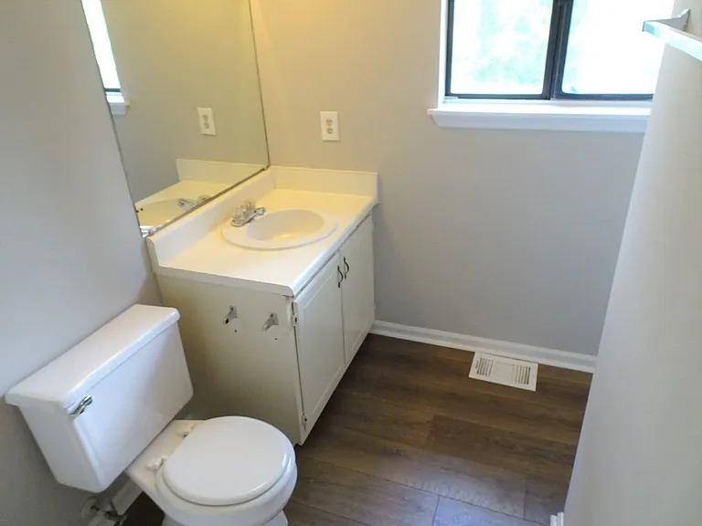13-15 Oakmount Dr — Photo 15