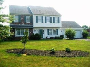 305 Hampton Cir, Gilbertsville, PA 19525