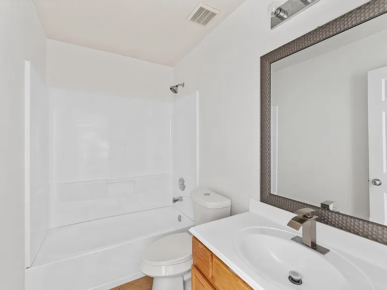 6 Druids Glen Pl — Photo 21