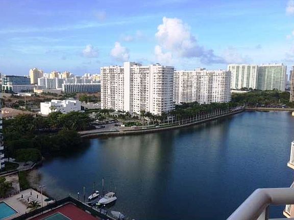 3rd image of 18061 Biscayne Blvd APT 1804