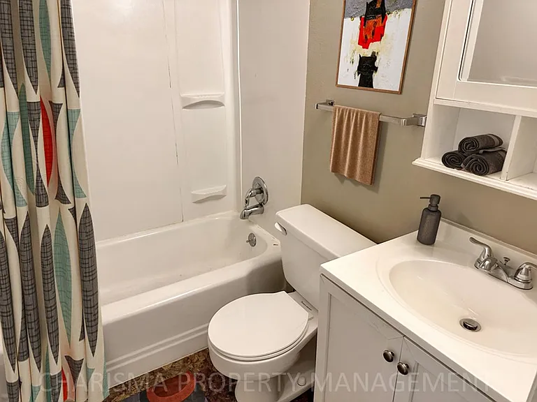 605 W 17th St #4 — Photo 15