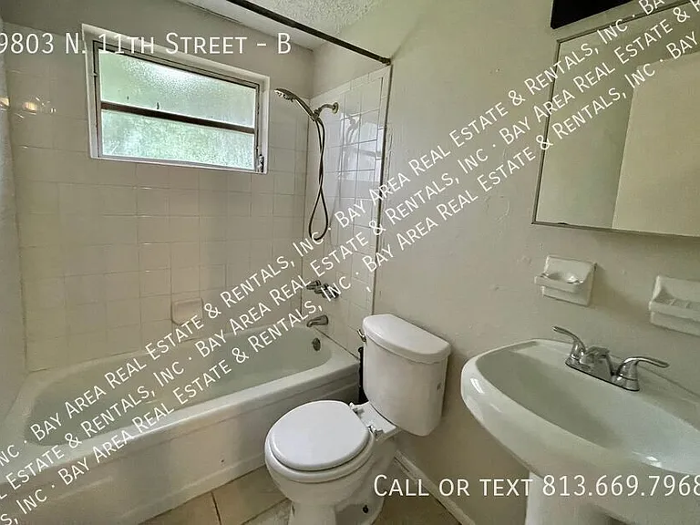 9803 N 11th St #B — Photo 4