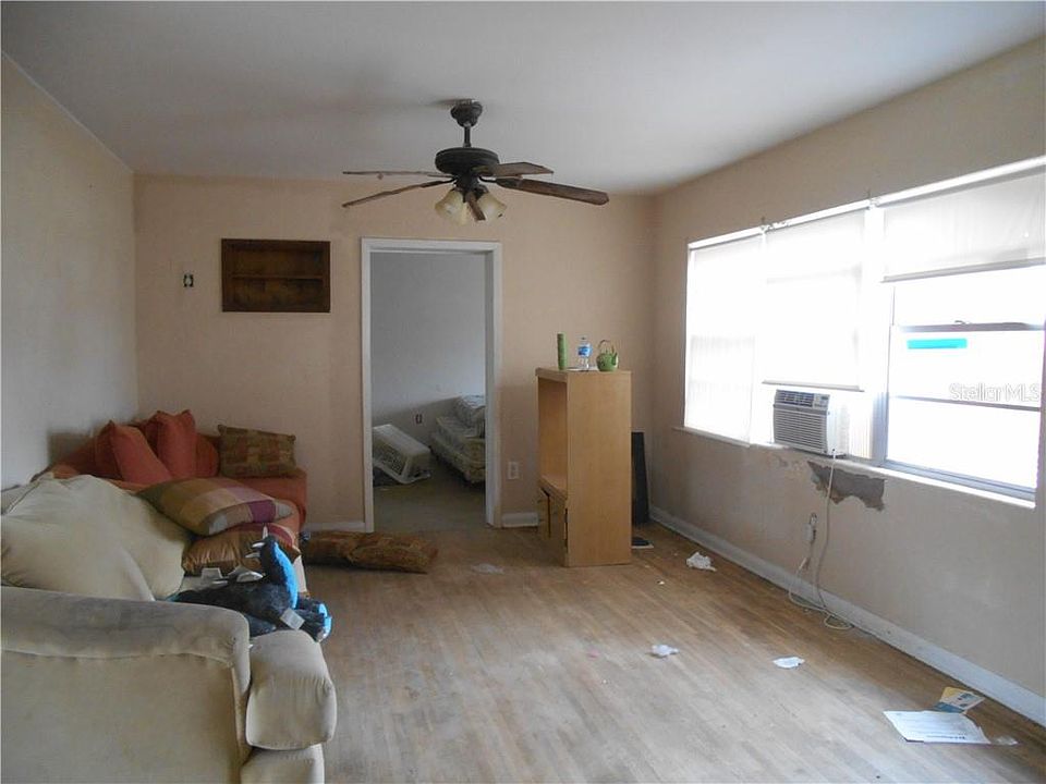 2nd image of 911 Exmoor Way