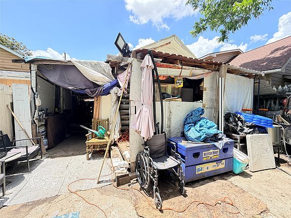 5th image of 7037 Avenue L