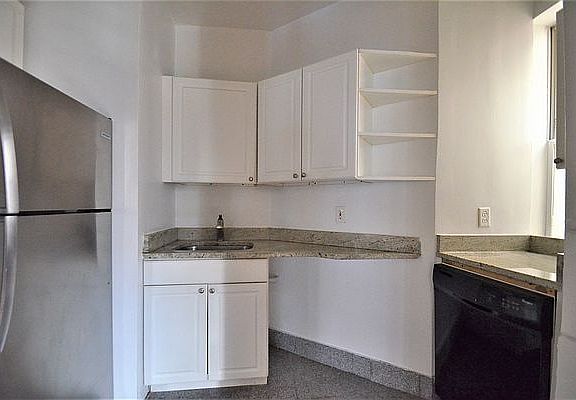 2nd image of 974 St Nicholas Ave APT 3c