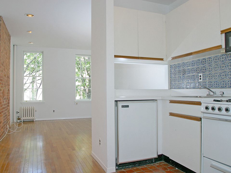 2nd image of 303 E 81st St APT 4RW