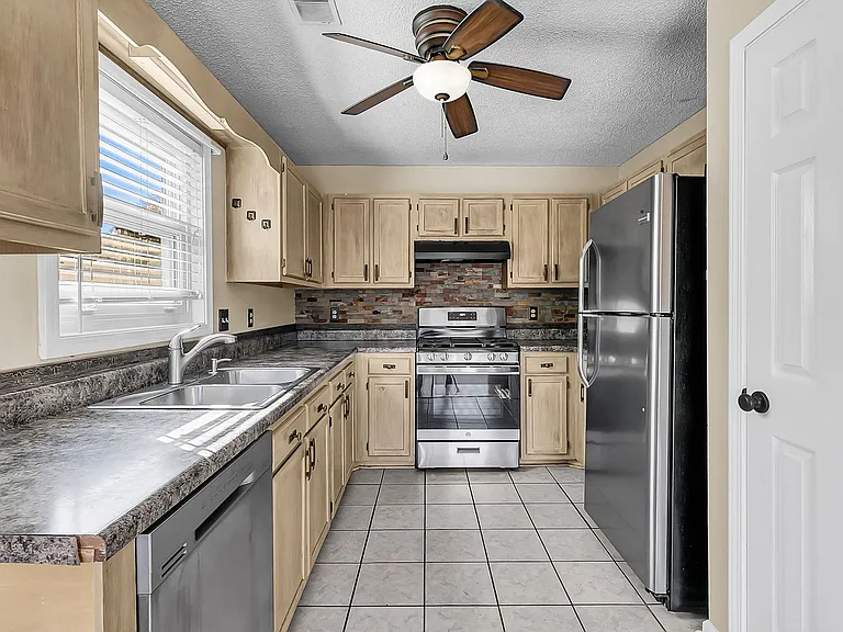 111 Hopper Dr — Photo 16