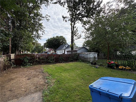 4th image of 75 Weyl St