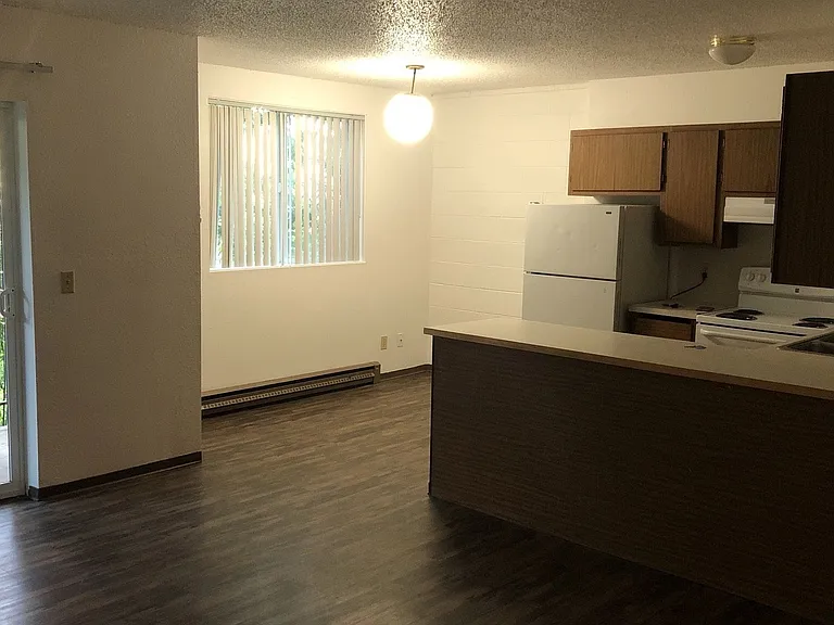735 NE Maple St — Photo 6