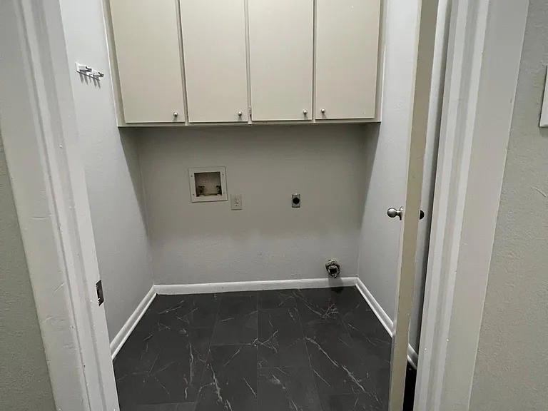 311 Hampton Ct — Photo 8