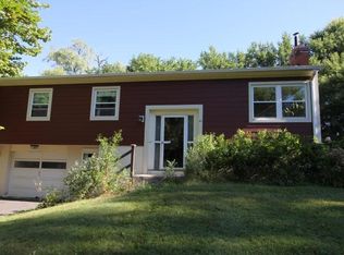 43 Pondview Dr, Amherst, MA 01002