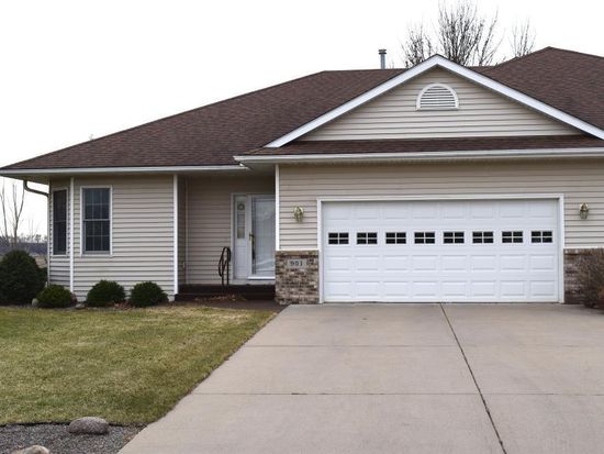 901 Prairie Oak Dr, Belle Plaine, MN 56011