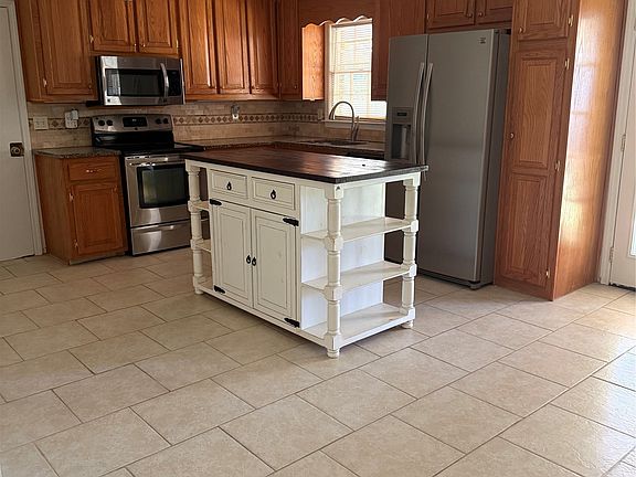 3rd image of 3104 Milan Dr